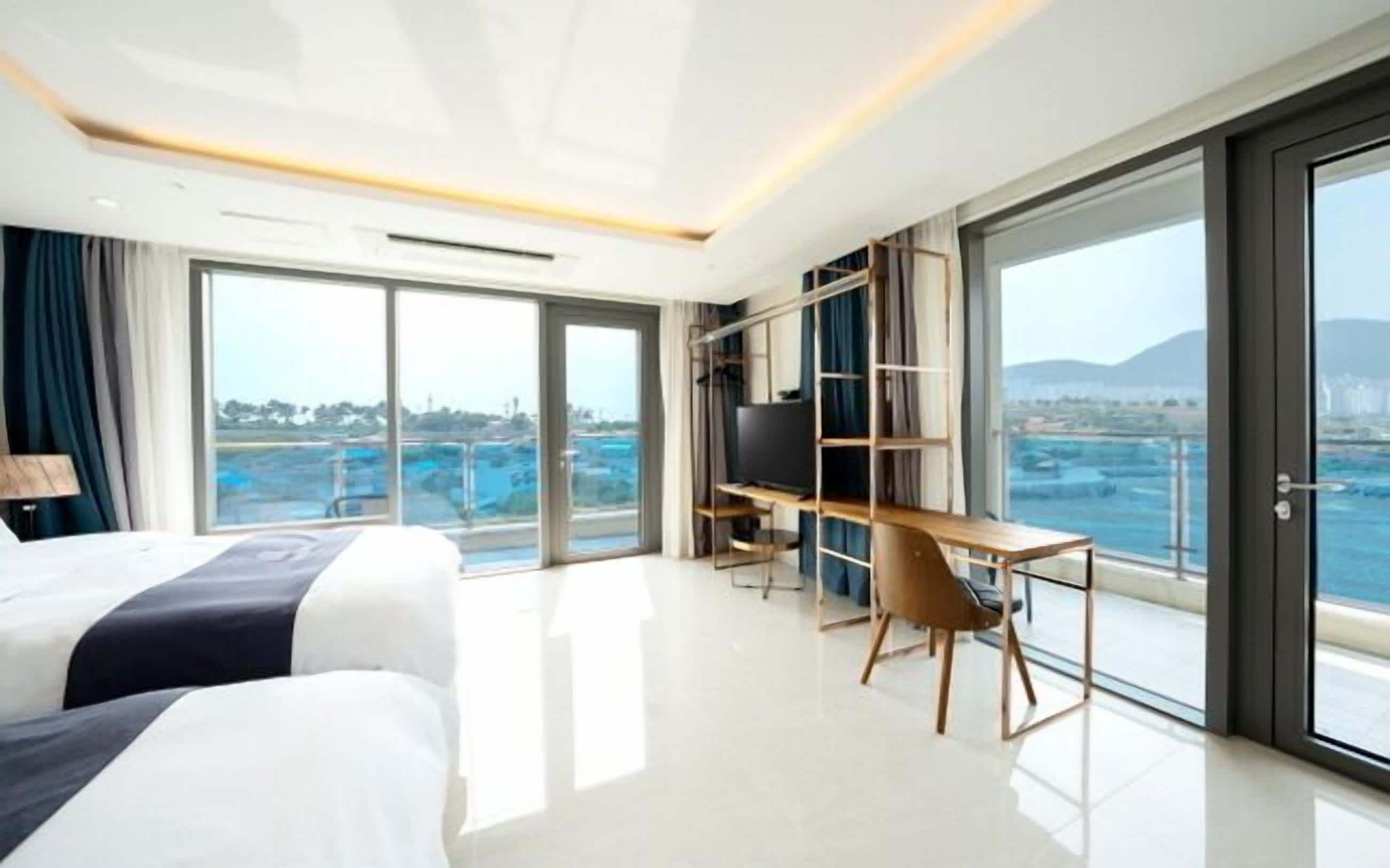 Luxury Twin Room, Balcony, Sea View | Free WiFi