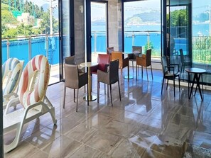 Piscine extérieure (ouverte en saison)