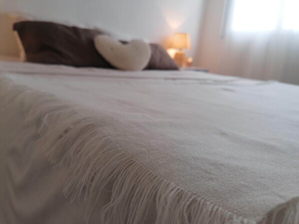 2 chambres, fer et planche à repasser, Wi-Fi, draps fournis