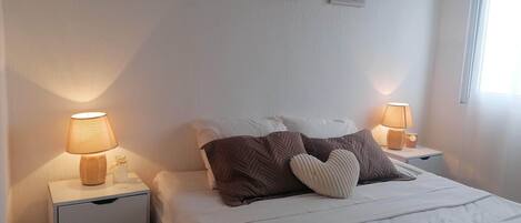 2 bedrooms, iron/ironing board, WiFi, bed sheets