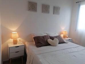 2 quartos, ferros/tábuas de passar roupa, Wi-Fi, roupa de cama