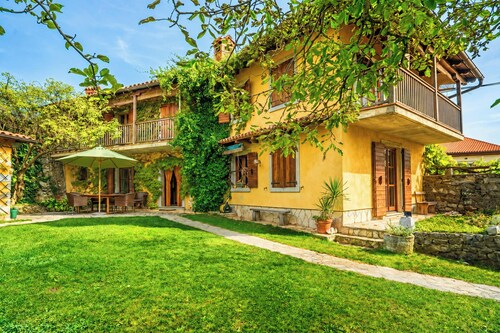 Traditional Karst House Rozina /w Garden, Dutovlje, Slovenia