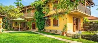 Traditional Karst House Rozina /w Garden, Dutovlje, Slovenia