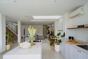 Comfort villa, 2 slaapkamers | Privékeuken | Een koelkast, een magnetron, een kookplaat