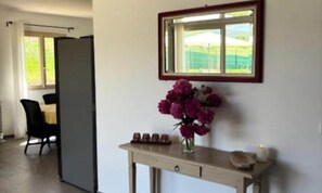 Interior - House in Lacoste With Stunning Luberon Views (Lacoste (Provence))