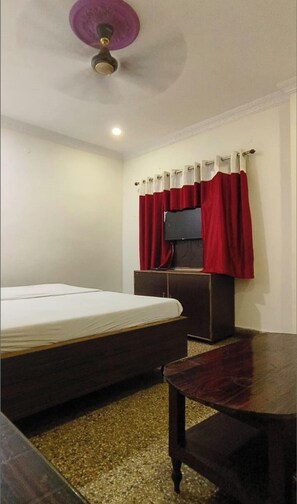 In-room safe, free WiFi - Brundavan NearVijayawada Railwaystation (Vijayawada)