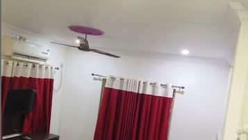 Deluxe Double Room | In-room safe, free WiFi