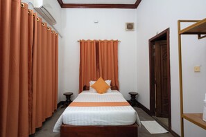 4 bedrooms, iron/ironing board, WiFi, bed sheets - Serenity 4-Bedroom House with Private Pool (Siem Reap)