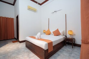 4 habitaciones, tabla de planchar con plancha, wifi y ropa de cama 