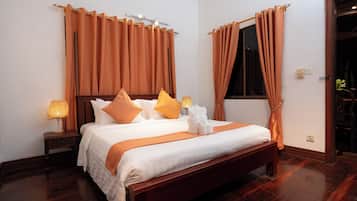 4 bedrooms, iron/ironing board, WiFi, bed sheets