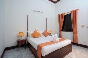 4 bedrooms, iron/ironing board, WiFi, bed sheets - Serenity 4-Bedroom House with Private Pool (Siem Reap)