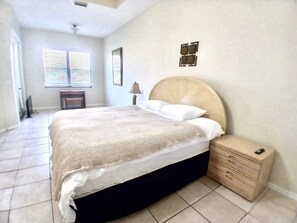 4 habitaciones, tabla de planchar con plancha, wifi y ropa de cama 