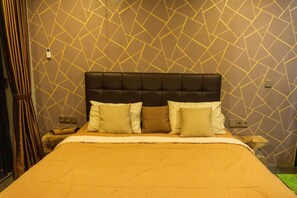 Deluxe Villa, 4 Bedrooms, Balcony, Pool View | Desk, free WiFi