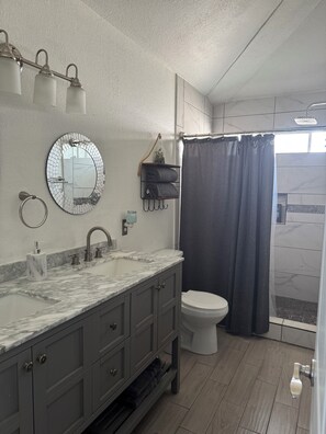 Toallas, jabón, papel higiénico