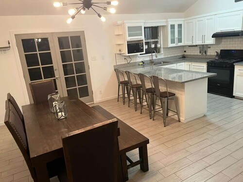 Cozy Family Home w/ Fenced Yard, Sunset View & BBQ