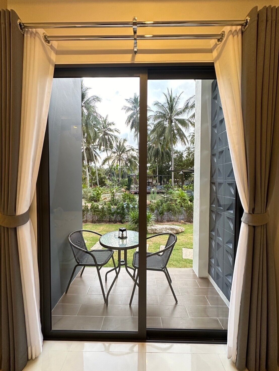 Villa, Gartenblick | Blick vom Balkon