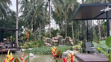 Villa, Gartenblick | Blick auf das Wasser