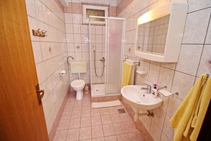 Apartment | Bathroom - 1 Bedroom Apartment With Terrace (Lumbarda)