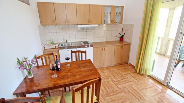 Fridge, oven, stovetop - Apartments Veselka, Lumbarda - One Bedroom Apartment With Terrace and Sea View (Lumbarda)