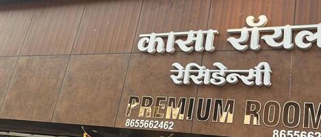 Vista frontal de la propiedad