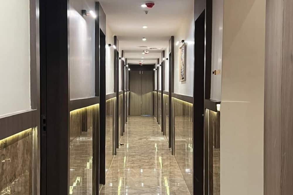 CR Residency By Glitz Hotels