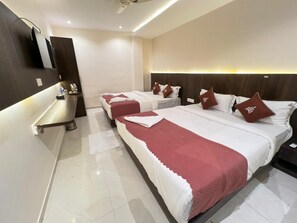 Desk, laptop workspace, iron/ironing board, free WiFi - CR Residency By Glitz Hotels (Mumbai)