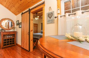 1 makuuhuone, silitysrauta/-lauta, ilmainen Wi-Fi, vuodevaatteet