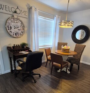 Interior - City Center Charm - 3C Cozy Cottage, 3-bedroom house in charming Norman (Norman)