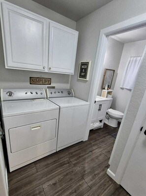 Interior - City Center Charm - 3C Cozy Cottage, 3-bedroom house in charming Norman (Norman)