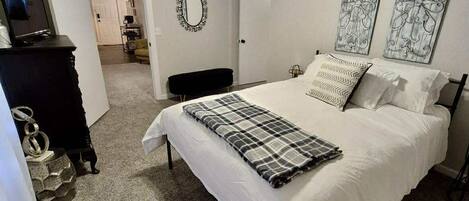 3 bedrooms, iron/ironing board, WiFi, bed sheets