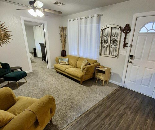 City Center Charm - 3C Cozy Cottage, 3-bedroom house  in charming Norman