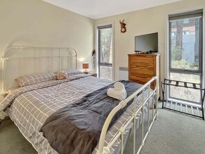3 chambres, fer et planche à repasser, Wi-Fi, draps fournis