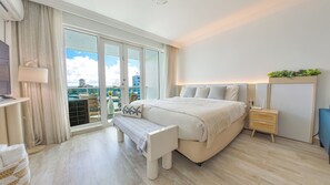1 bedroom, iron/ironing board, WiFi, bed sheets - Top Suite in San Juan - Private Balcony (San Juan)