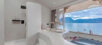 Lugu Lake September Sky Stay