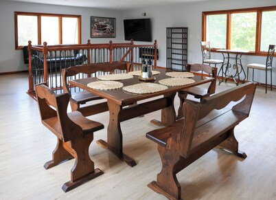 Estate Home Apartment Nature Rustic Modern Animals Farm Lake Fishing