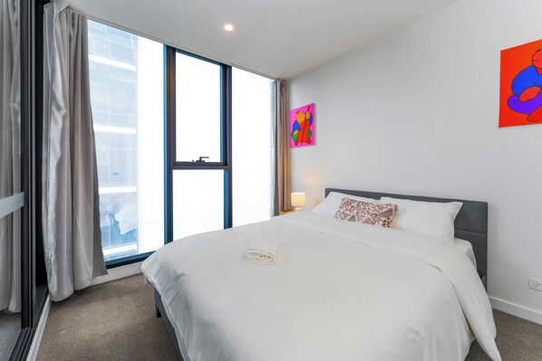 Iron/ironing board, Internet, bed sheets