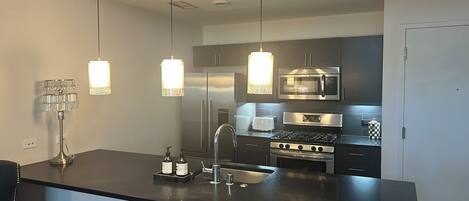 Micro-ondes, four, plaque de cuisson, lave-vaisselle