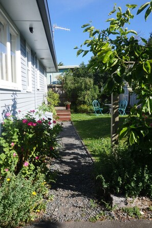 المنطقة المحيطة بالمنشأة