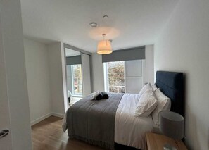 2 habitaciones, tabla de planchar con plancha, wifi y ropa de cama 