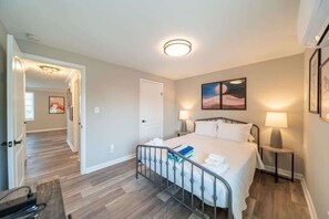 2 bedrooms, iron/ironing board, WiFi, bed sheets - OV Mosaic - Coast Suite (Norfolk)