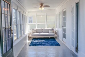 تلفزيون، مكتب