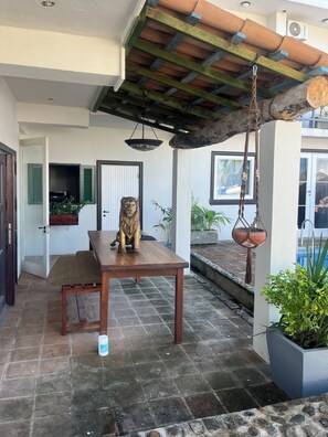 تناول الطعام بالخارج