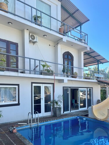 The "Sullana suite"is located facing the swimming pool.