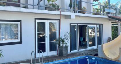 The "Sullana suite"is located facing the swimming pool.