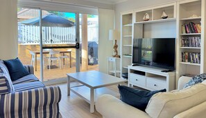 TV - Mollymook Sands 10. South Coast Getaway. (Mollymook Beach)