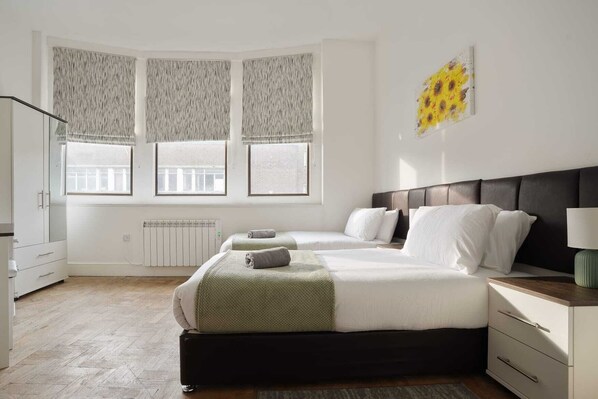 2 عدّة غرف نوم ومكواة/لوح كي وواي فاي مجانًا وملاءات أسرّة