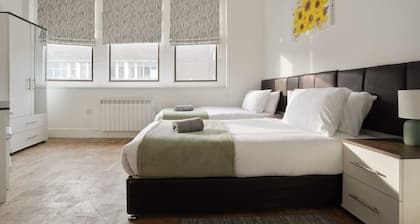 Central Hull Stay • Self Check-In
• 5 min Station