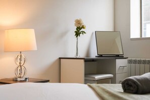 2 chambres, fer et planche à repasser, Wi-Fi gratuit, draps fournis