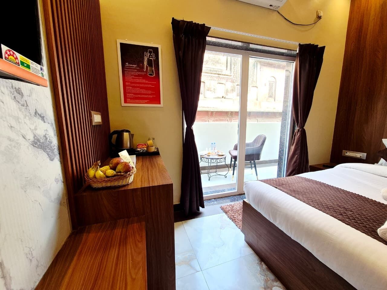 Deluxe-dobbeltværelse - balkon - byudsigt | Arbejdsområde til bærbare computere, strygejern/strygebræt, gratis Wi-Fi