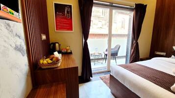 Laptop workspace, iron/ironing board, free WiFi